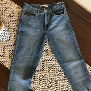 Levi. 721 High Rise